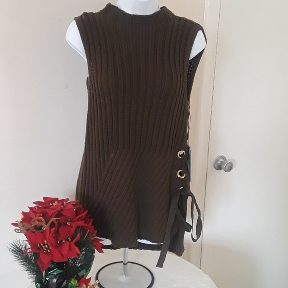 🌟Sleeveless Sweater NWT - Picture 2 of 5